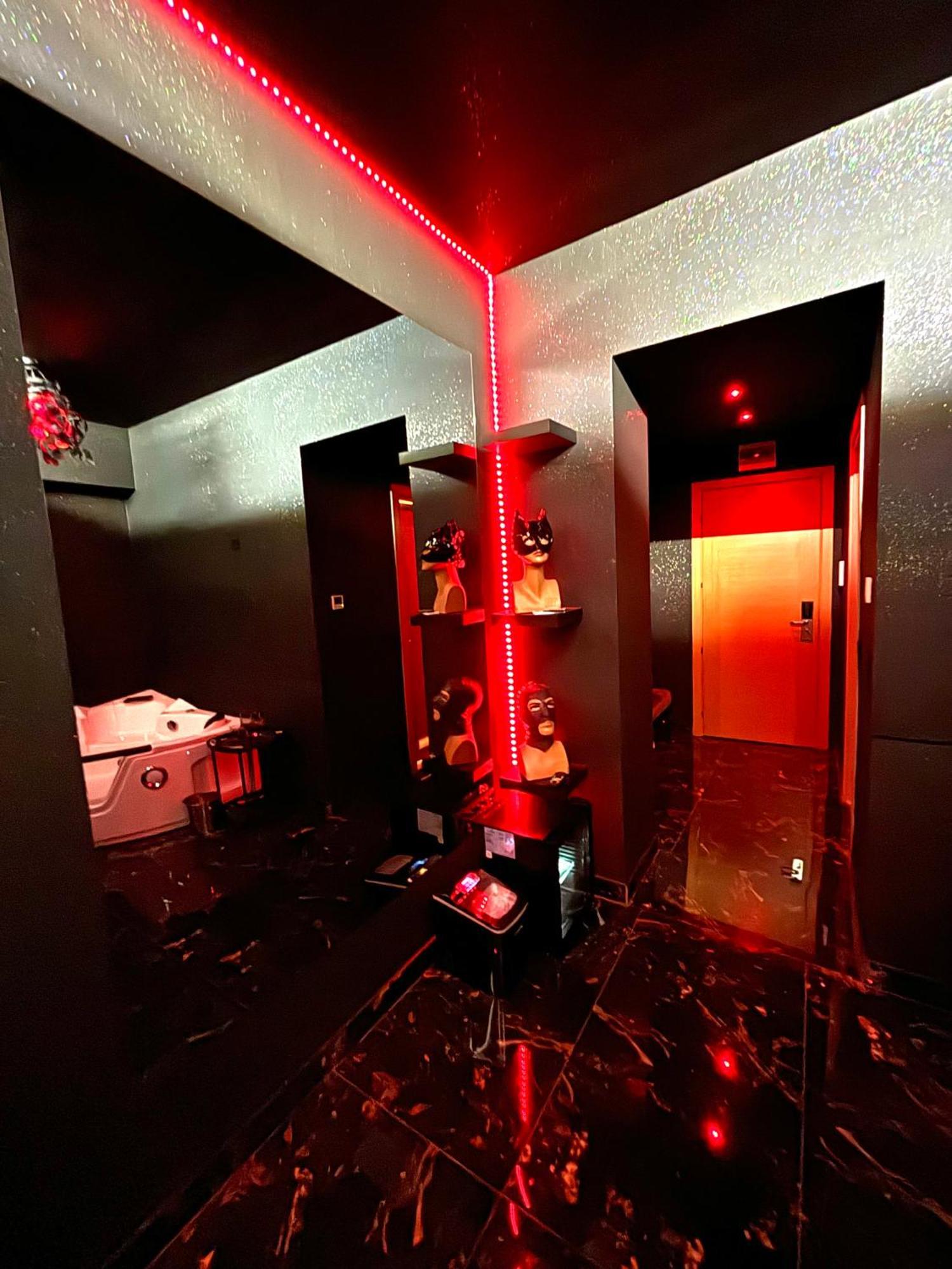 Romeo Nights - Love Rooms - Adults Only 부쿠레슈티 외부 사진